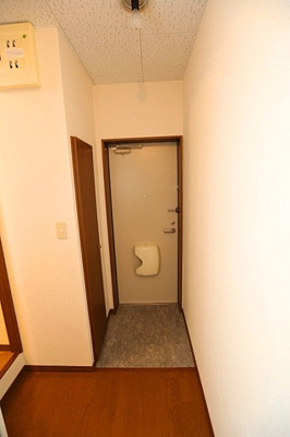 【玄関】 | フロランス東助松 | 収納もある玄関です