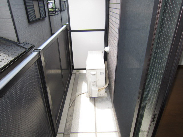 フロランス東助松のバルコニー|お洗濯にも便利なバルコニー付き