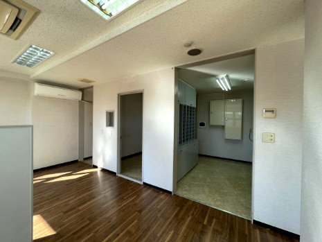 ツルビルの内装