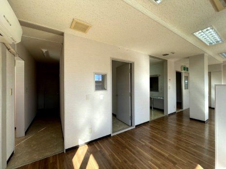 ツルビルの内装