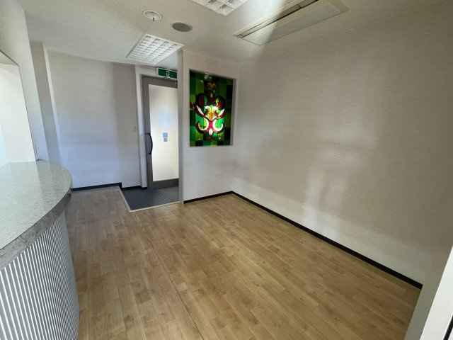 ツルビルの内装