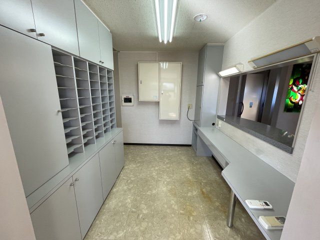 ツルビルの内装