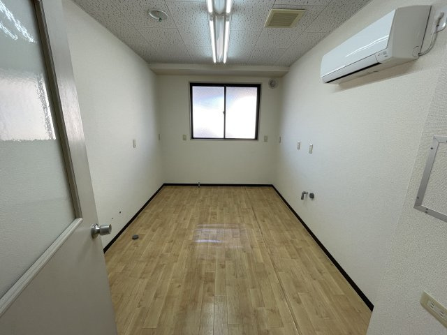 ツルビルの内装