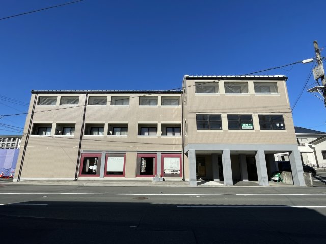 ツルビルの外観