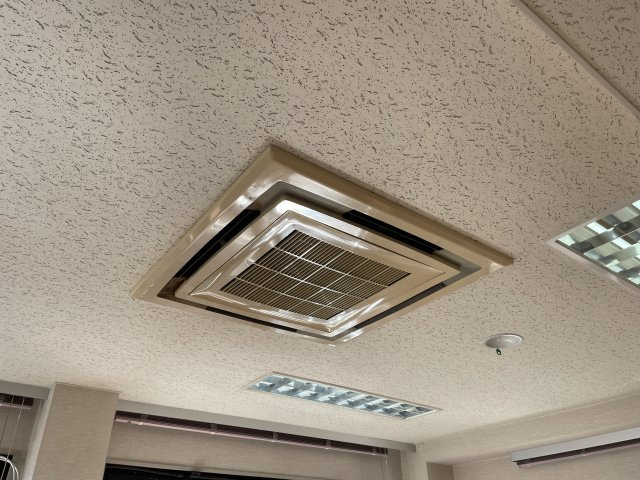 ツルビルの設備