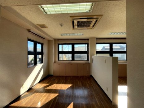 ツルビルの内装