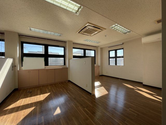 ツルビルの内装