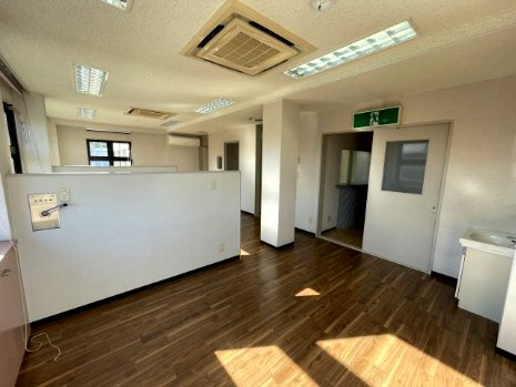 ツルビルの内装