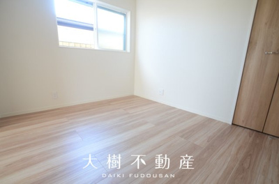 【洋室】 | 綾瀬市深谷南1丁目 新築戸建て 全1棟【仲介手数料無料】 | 2階　洋室2（5.25帖）