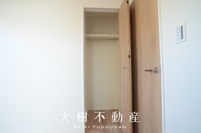 【洋室】 | 綾瀬市深谷南1丁目 新築戸建て 全1棟【仲介手数料無料】 | 2階　洋室2（5.25帖）クローゼット