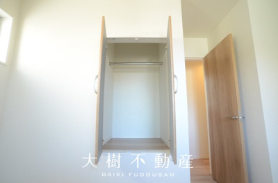 【洋室】 | 綾瀬市深谷南1丁目 新築戸建て 全1棟【仲介手数料無料】 | 2階　洋室3（5.5帖）クローゼット
