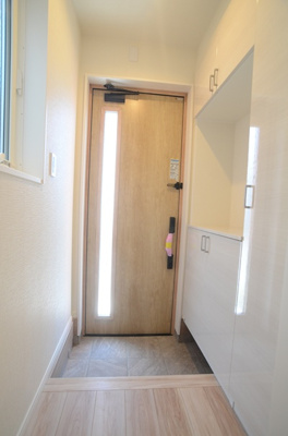 【玄関】 | 綾瀬市深谷南1丁目 新築戸建て 全1棟【仲介手数料無料】