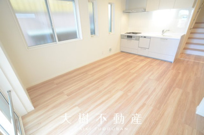 【居間・リビング】 | 綾瀬市深谷南1丁目 新築戸建て 全1棟【仲介手数料無料】 | 海老名市を中心に地域密着で営業♪不動産のことなら「大樹不動産」へ