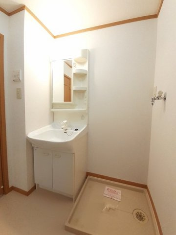メゾン　リヴァージュの洗面所|忙しい朝には欠かせない洗面所です