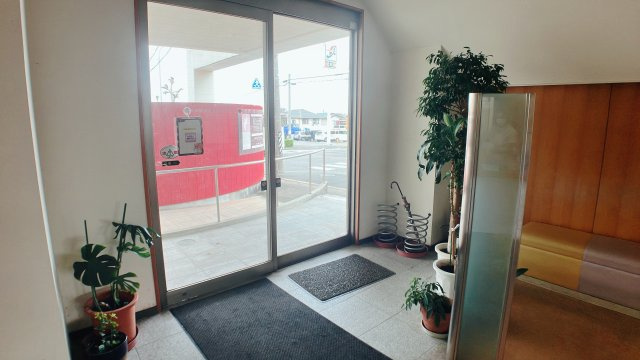 COM’S北二ツ坂1階店舗のロビー