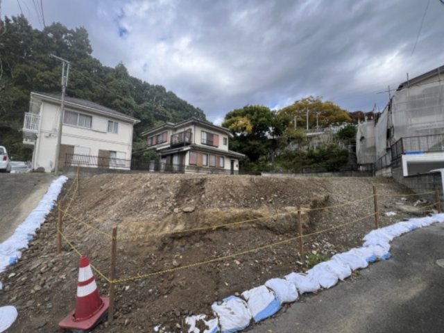 自然豊かな住環境　更地　建築条件なし