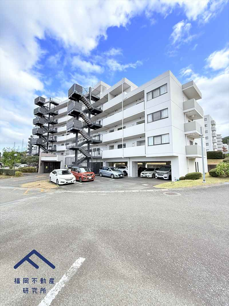 デュオ柏原11号棟の外観