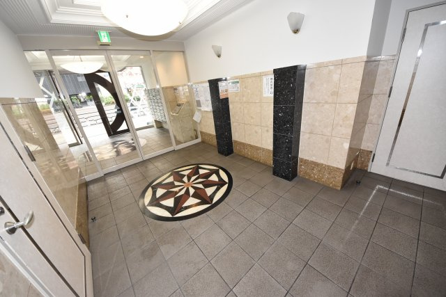 エスリード難波駅前のエントランス