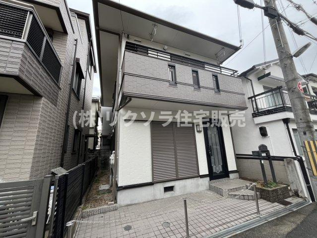 石津東町　中古一戸建ての外観|新しい生活にいかがでしょうか？外観はお住まいの顔になります。こだわりたいポイントですね。外壁塗装や屋根塗装のご相談も承っております。
■現地内覧・資金計画相談・住宅ローン相談もお問合せ受付中■