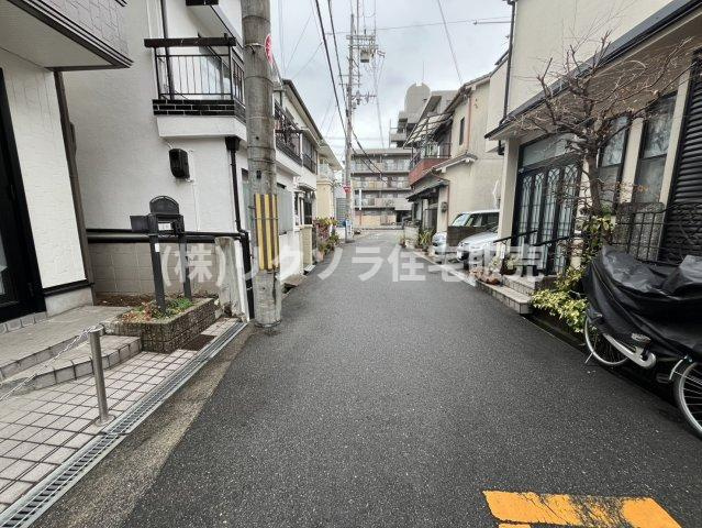 石津東町　中古一戸建ての前面道路含む現地写真|■物件内覧・資金計画相談・住宅ローン相談、リフォーム相談、お問合せ受付中■
※当日・翌日のご内覧、ご相談はお電話でのお問合せがスムーズです！