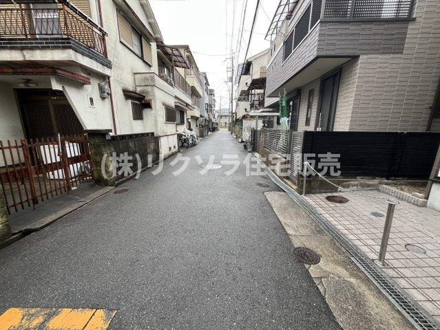 石津東町　中古一戸建ての前面道路含む現地写真|■物件内覧・資金計画相談・住宅ローン相談、リフォーム相談、お問合せ受付中■
※当日・翌日のご内覧、ご相談はお電話でのお問合せがスムーズです！