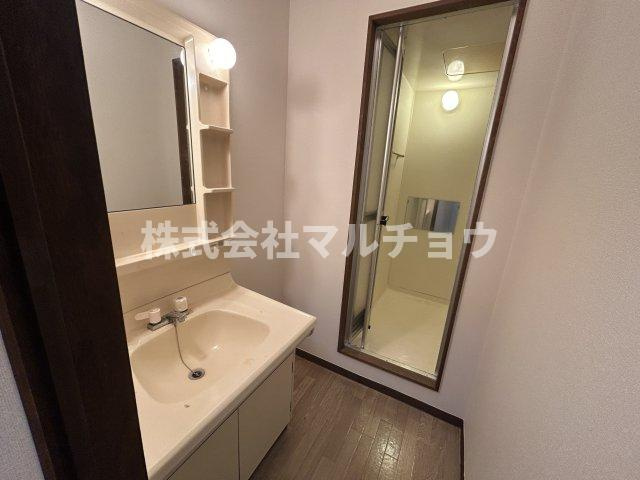 スリーフレンド田辺の洗面所|スペースが確保できる洗面所です