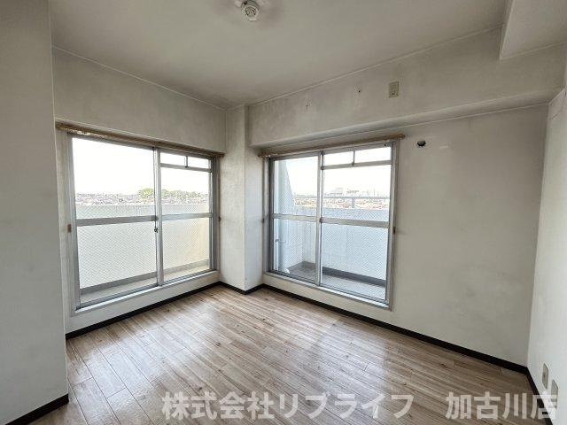 ロイヤルコーポ野添の洋室