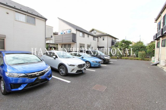 レオパレスルキアの駐車場