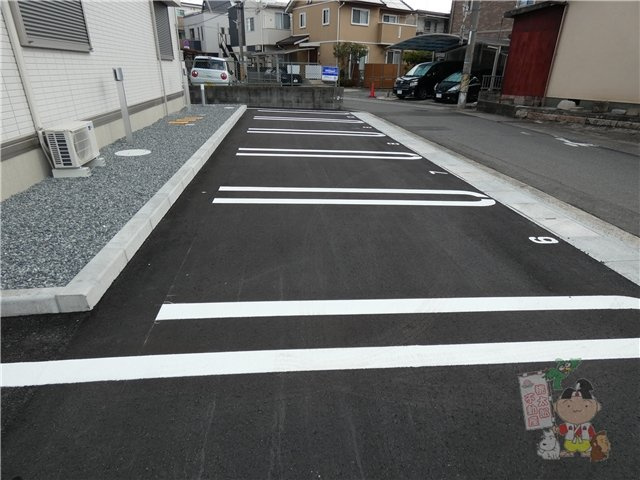 シャリテの駐車場