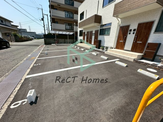 アイリスパレスの駐車場