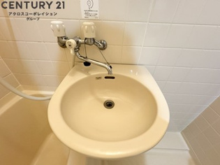 浴室内に洗面台付き！
