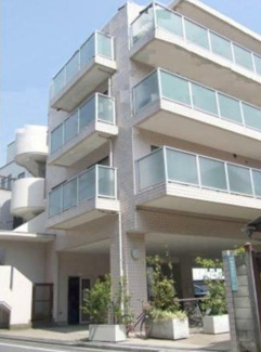 【外観】 | 鉄筋コンクリート造のがっちりとした建物。