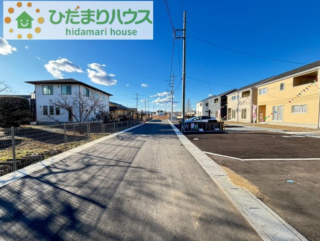 寄居町用土　第3　新築一戸建て　クレイドルガーデン　05の前面道路含む現地写真