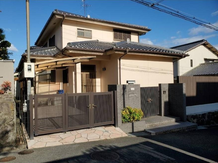 山之上西町　中古一戸建ての外観|新しい生活にいかがでしょうか？外観はお住まいの顔になります。こだわりたいポイントですね。外壁塗装や屋根塗装のご相談も承っております。
■現地内覧・資金計画相談・住宅ローン相談もお問合せ受付中■