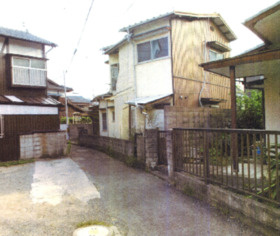 西条市朔日市563-1の外観