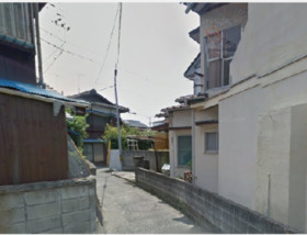 西条市朔日市563-1の前面道路含む現地写真