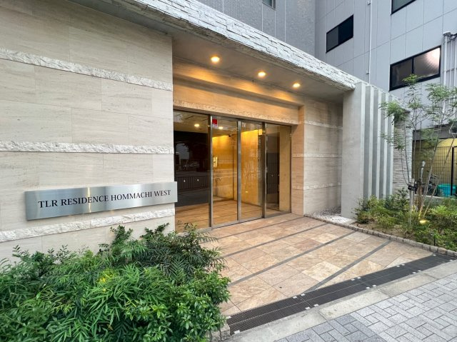 TLRレジデンス本町WESTのエントランス