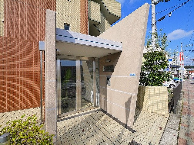 アルヴァローレ生駒のエントランス