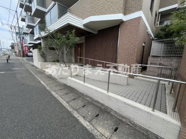 アクロス松崎ファインテラスのエントランス