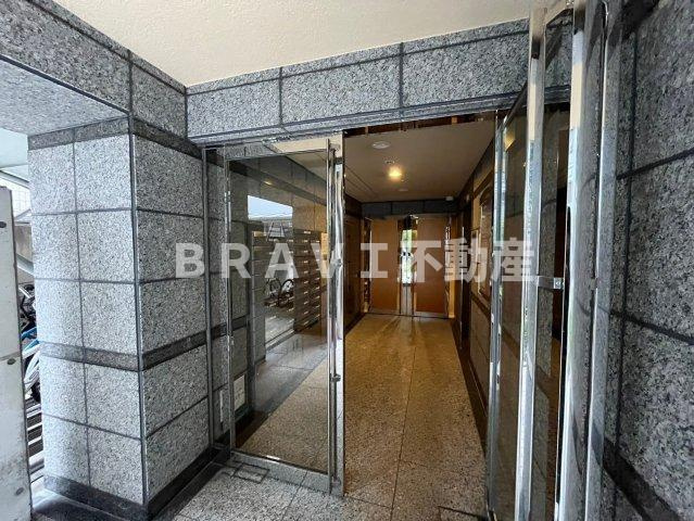 アムズメイプル扇町　BRAVI不動産のエントランス|【アムズメイプル扇町】清潔なエントランスです