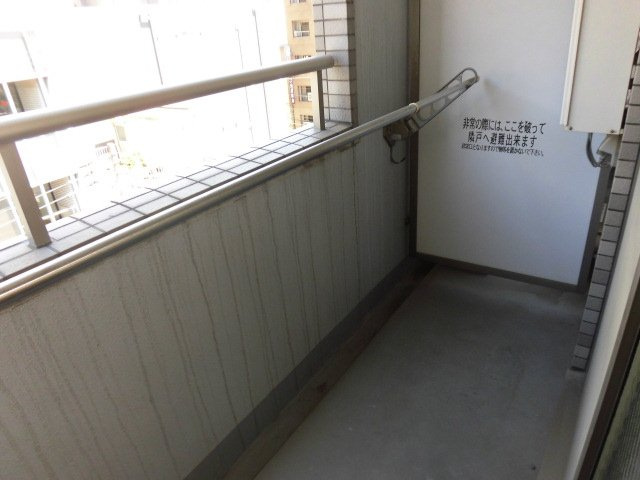 大阪市中央区内久宝寺町４丁目の賃貸マンションのバルコニー