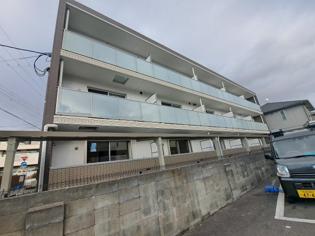 ルーセス甲子園の外観