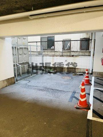 仲介手数料０円！ゲストハウスレインボー伏見の駐車場