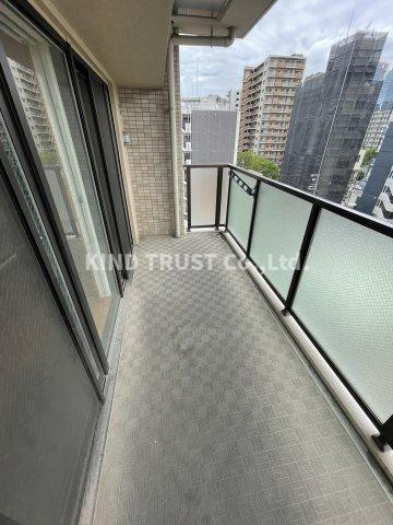 ES-Grande Umedakita(旧アルセダーコート梅北)のバルコニー|暖かな日差しのふりそそぐバルコニー