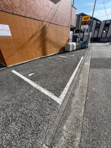 ローズマリービル の駐車場