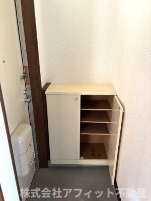 【玄関】 | クィーンズヴィラ　A棟 | シューズボックス　※左右反転イメージです