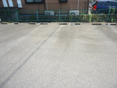 【駐車場】 | クィーンズヴィラ　A棟