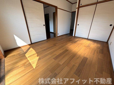 【居間・リビング】 | クィーンズヴィラ　A棟 | 洋室6帖　※左右反転イメージです