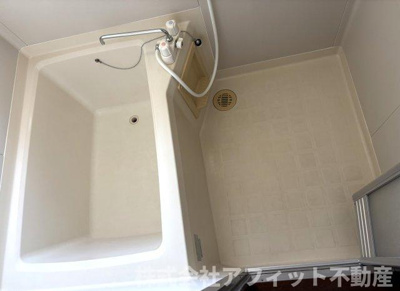 【浴室】 | クィーンズヴィラ　A棟 | ※左右反転イメージです