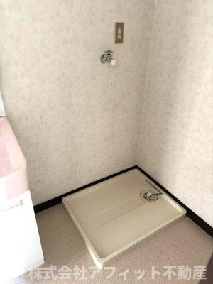 【その他】 | クィーンズヴィラ　A棟 | 室内洗濯機置場　※左右反転イメージです